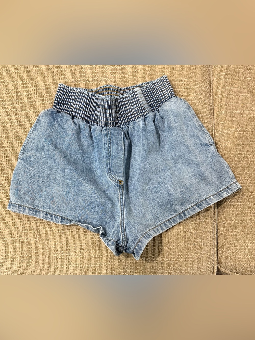Cider Light Wash Denim Shorts Women's Size Small Smocked Elastic Waist Pull On S